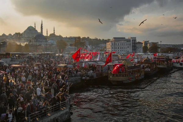 Istanbul, Turecko - 29. října 2019: Tradiční fast food bobbin — Stock fotografie