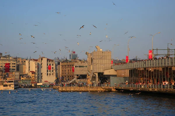 Istanbul, Turecko - 29. října 2019.Most Galata — Stock fotografie