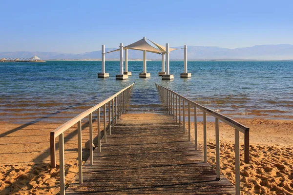 Public beach on the Dead Sea resort. Israel. — Stock Photo, Image