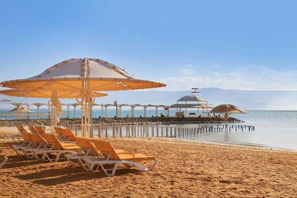 Public beach on the Dead Sea resort. Israel. — Stock Photo, Image