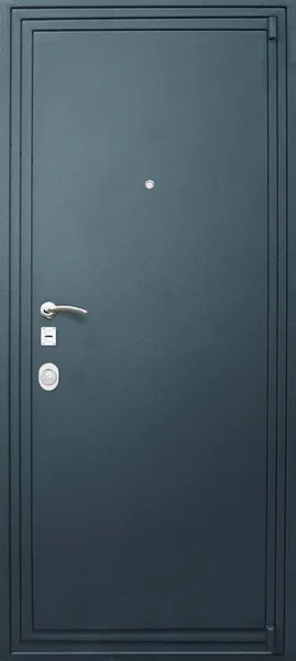 Наружная металлическая дверь — стоковое фото