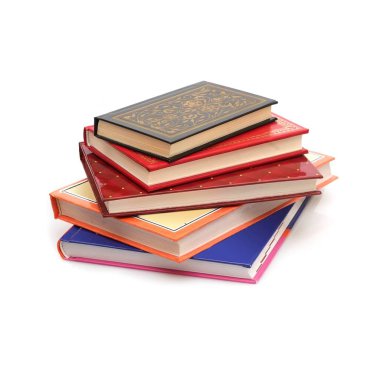 Beyaz arkaplan üzerine kitap yığını