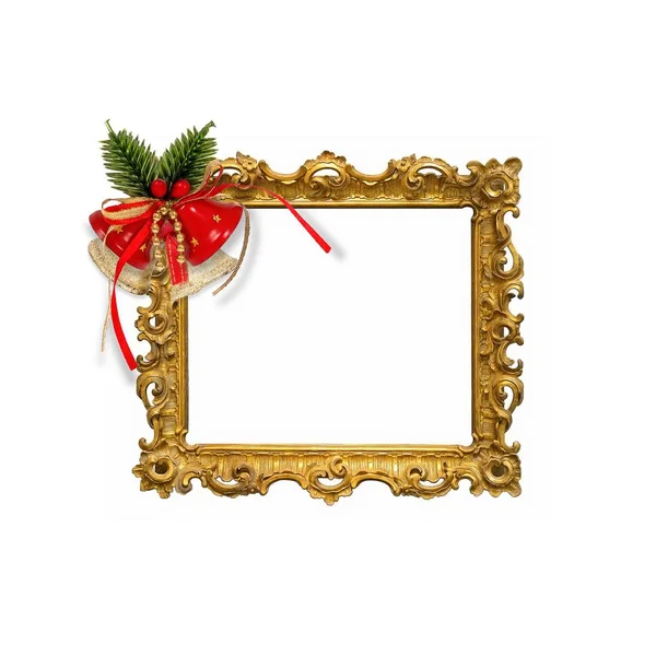 Золотая рамка с рождественскими украшениями на белом фоне — стоковое фото