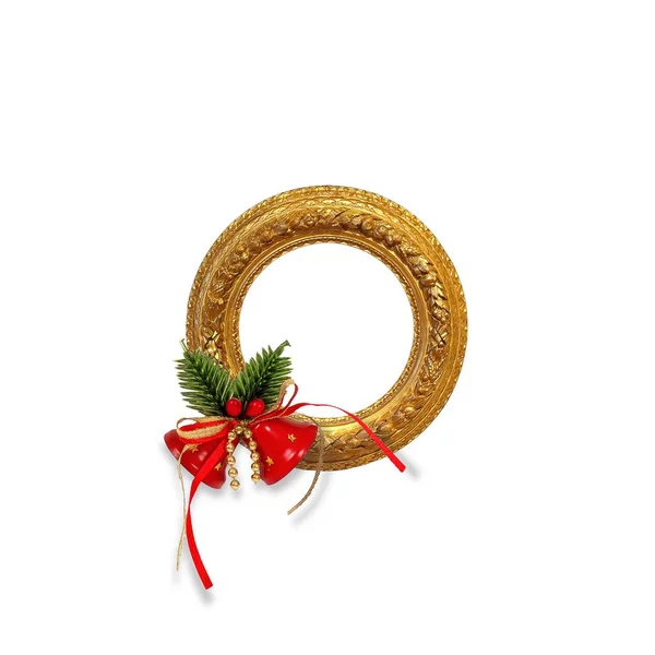 Marco enmarcado en oro con decoraciones navideñas sobre fondo blanco —  Fotos de Stock