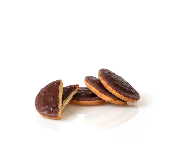Beyaz Arka Planda Izole Edilmiş Çikolatalı Kurabiyeler — Stok fotoğraf
