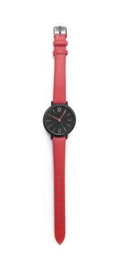 Beyaz arka planda izole edilmiş deri bir kayış üzerindeki kol saati. Kırpma yolu ile tasarım ögesi