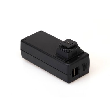 Beyaz arkaplanda izole edilmiş fotoğraf ekipmanları için kızılötesi senkronizatör