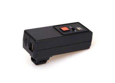 Beyaz arkaplanda izole edilmiş fotoğraf ekipmanları için kızılötesi senkronizatör