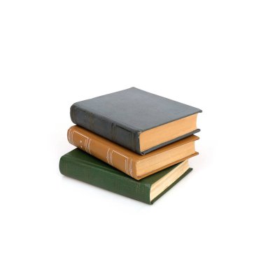 Beyaz bir arka plan üzerinde izole kitap yığını