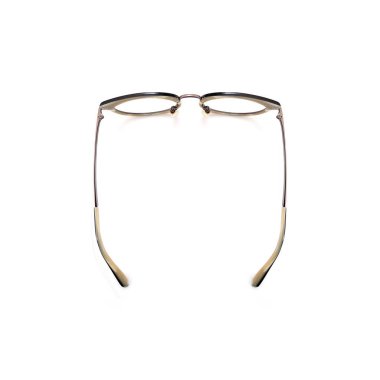 Bir portreye başvurmak için beyaz arkaplanda izole edilmiş gözlük