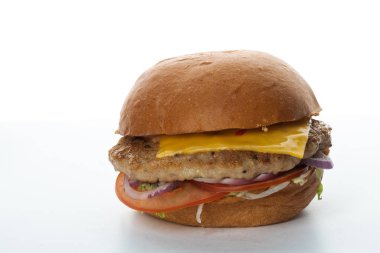 Bir kafe, restoran, bar menüsü için beyaz arka planda hamburger.