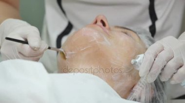Şevval Özçelik Güzellik maskesi kızlar cilde uygulanır.