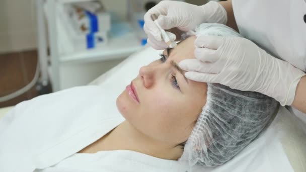 Orvos vonalakat a marker a beteg arc arc plasztikai Sebészeti Klinika — Stock videók