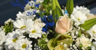 Farklı çiçek buketi açık düğün