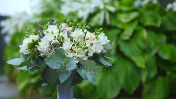 Wonderful luxury wedding bouquet of different flowers — Stock Video