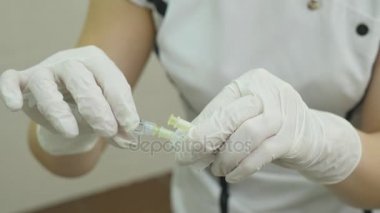 Şevval Özçelik Güzellik salonuyla spa orta yaşlı kadın. Botox enjeksiyonları.
