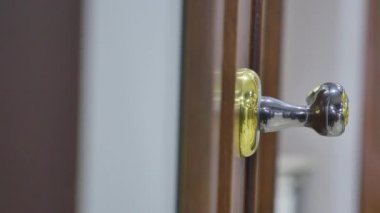 Kapı kolu açık yakın çekim