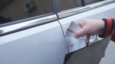 renk eşleme otomatik. colorists araba otomobil tamir seçme rengini adam ve servis istasyonu boya örnekleri ile yenilemek