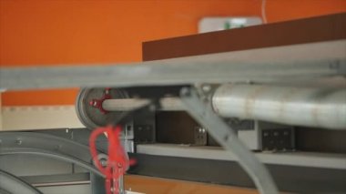 Mekanik garaj kapısı açacağı mekanizması üzerinde kapat