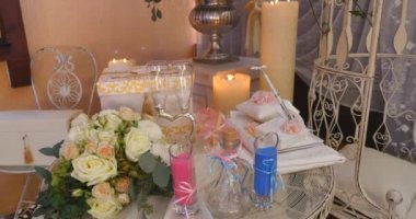Düğün süslemeleri masada