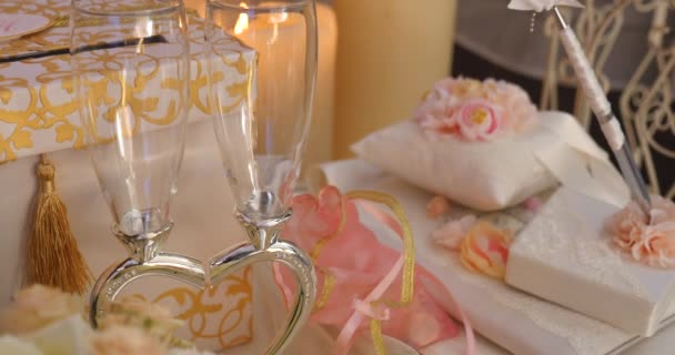 Wedding decorations on table — Stock Video