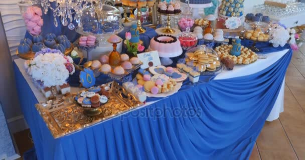 Candy bar on wedding ceremony with a lot of different candies and beverages — Stock Video