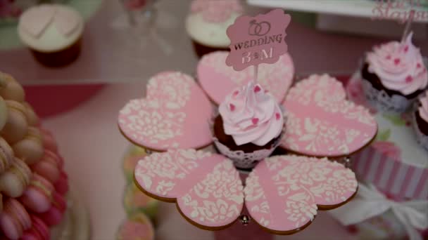 Delicious sweet buffet with cupcakes, Sweet holiday buffet with cupcakes and meringues and other desserts — Stock Video