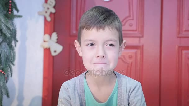 Portrait d'un enfant en pleurs — Video