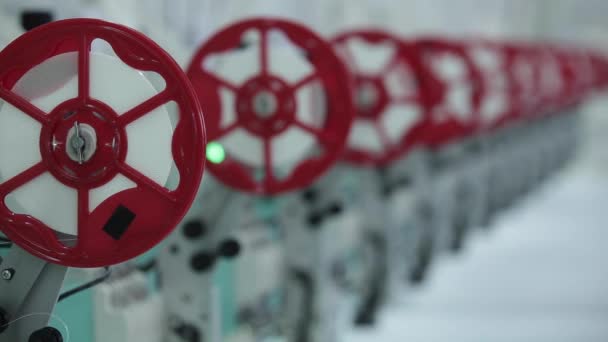 編む工場で機械で繊維工業 — ストック動画
