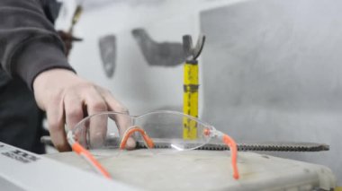 Özel ekipman ile profesyonel otomobil vücut onarım