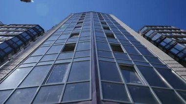 zaman sukut vinç büyük inşaat sitesinde çalışıyor