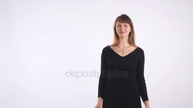 Kız siyah gösterir parmağında bir kenara