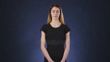 Evet demeye başı gri arka plan üzerinde