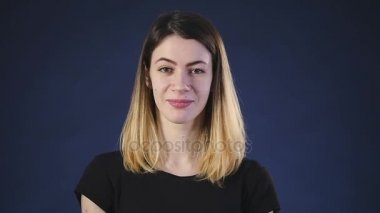 oyuncak ayı - siyah slowmotion izole ile oynayan kız