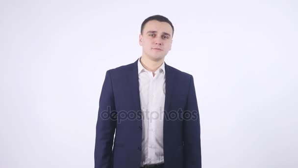 Porträt eines Geschäftsmannes in einer Pose, die ich mit Anzug nicht kenne. isoliert auf weißem Hintergrund — Stockvideo