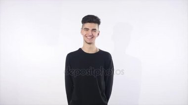 beyaz bitti izole yakışıklı delikanlı. komik surat