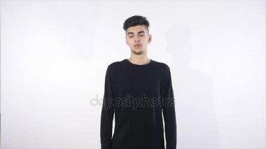 sıkılmış genç adam beyaz arka plan
