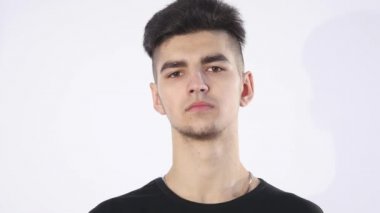 kötü niyetli ve g.Pasquali beyaz bir arka plan üzerinde izole portre - man