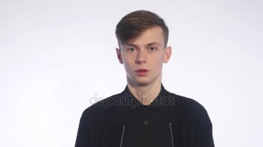Studio, beyaz izole arka plan hayran şok adam portresi