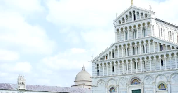 La punta de la Catedral de Pisa, Toscana, Italia — Vídeos de Stock