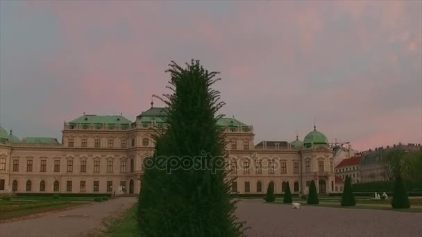 Drzewa ozdobne w pobliżu Belweder w Wiedniu, Austria — Wideo stockowe