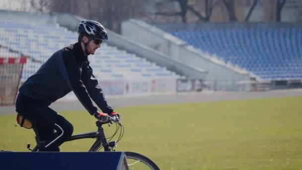 Cyclist rides on a stadium — Stock Video