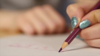 renkli kurşun kalem kafa kırılması yakın çekim
