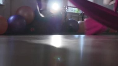 portre, bacaklar iki jimnastikçiler tuval üzerinde spin.