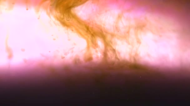 Encre abstraite tourbillonnant et mélangeant 