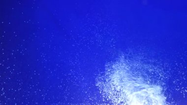 su kabarcıkları mavi arka plan akvaryum