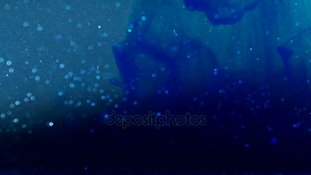 Inchiostro blu che si scioglie in acqua — Video Stock