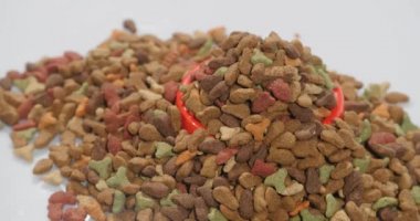 Kuru gıda için cats ve diğer pets. Döner, stüdyo çekim