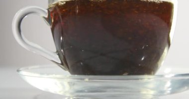 bir fincan çay demlendi