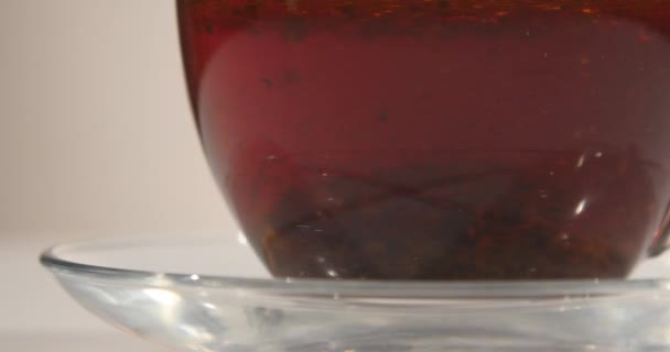 Tea is brewed in a cup — Stock Video